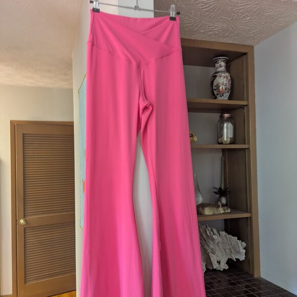 OFFLINE By Aerie Real Me High Waisted Crossover Flare Legging size L - Picture 2 of 6